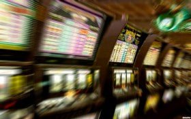 Phòng live casino trực tuyến với dealer thực và trải nghiệm sống động